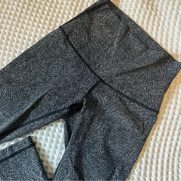 Lululemon Wunder Under Crop (Hi-Rise) 21" in Line Up White Black - Picture 4 of 5